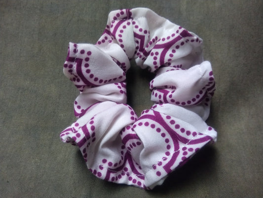 White Sheez - (REGULAR) Scrunchie